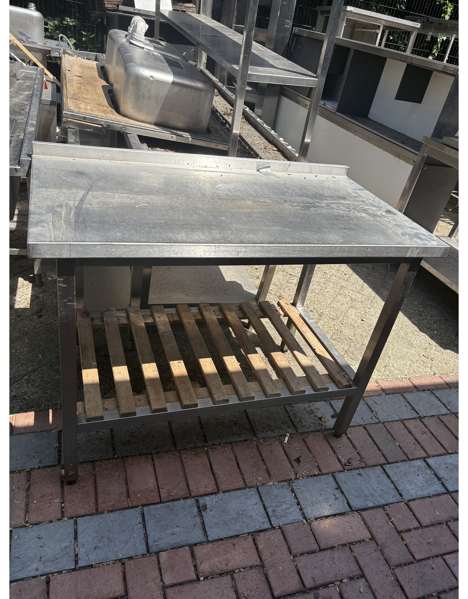 RVS tafel  120x65x94cm  (B x D x H)