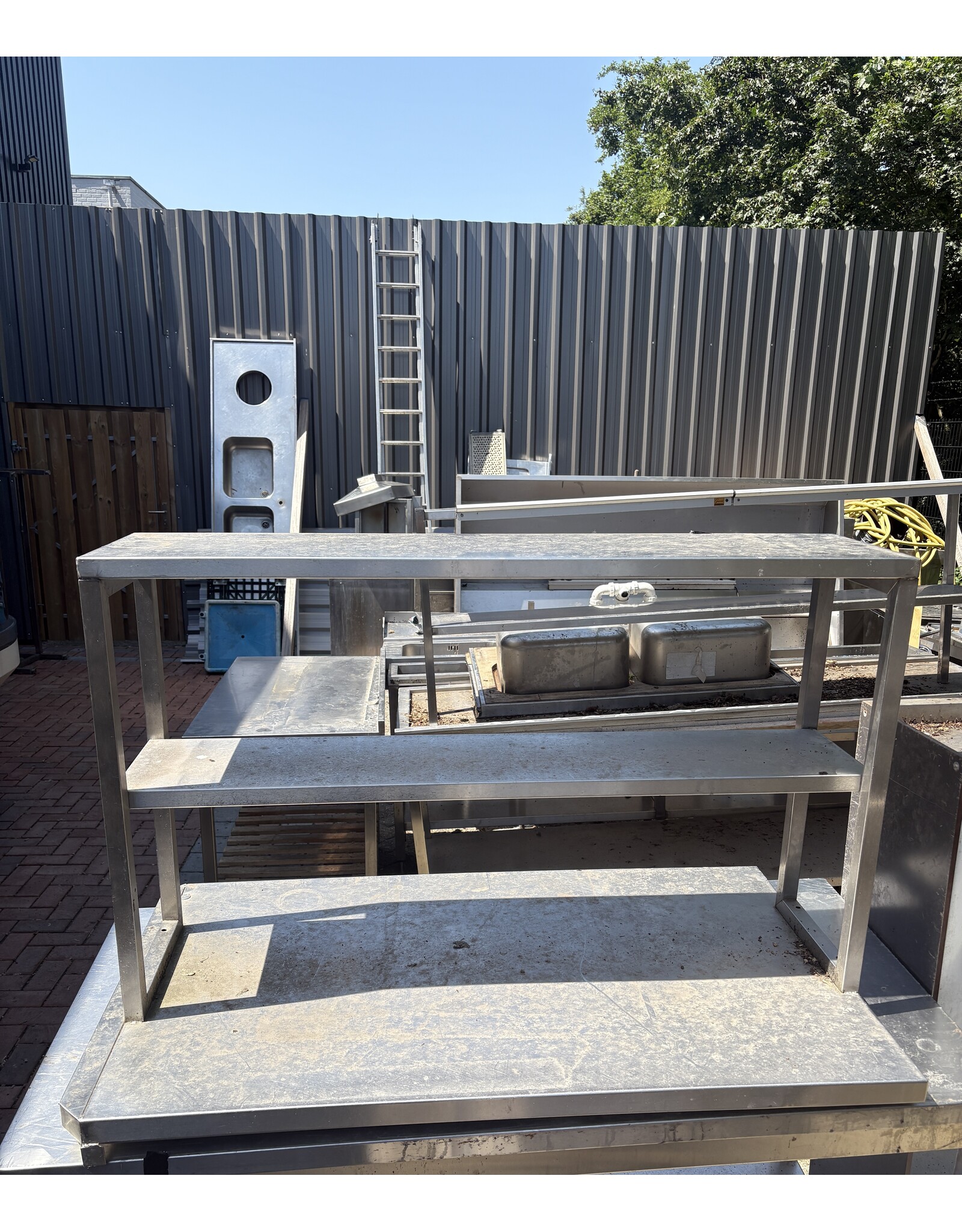 Edelstahltisch mit unterer Ablage 124 x 70 x 80cm (B x T x H)