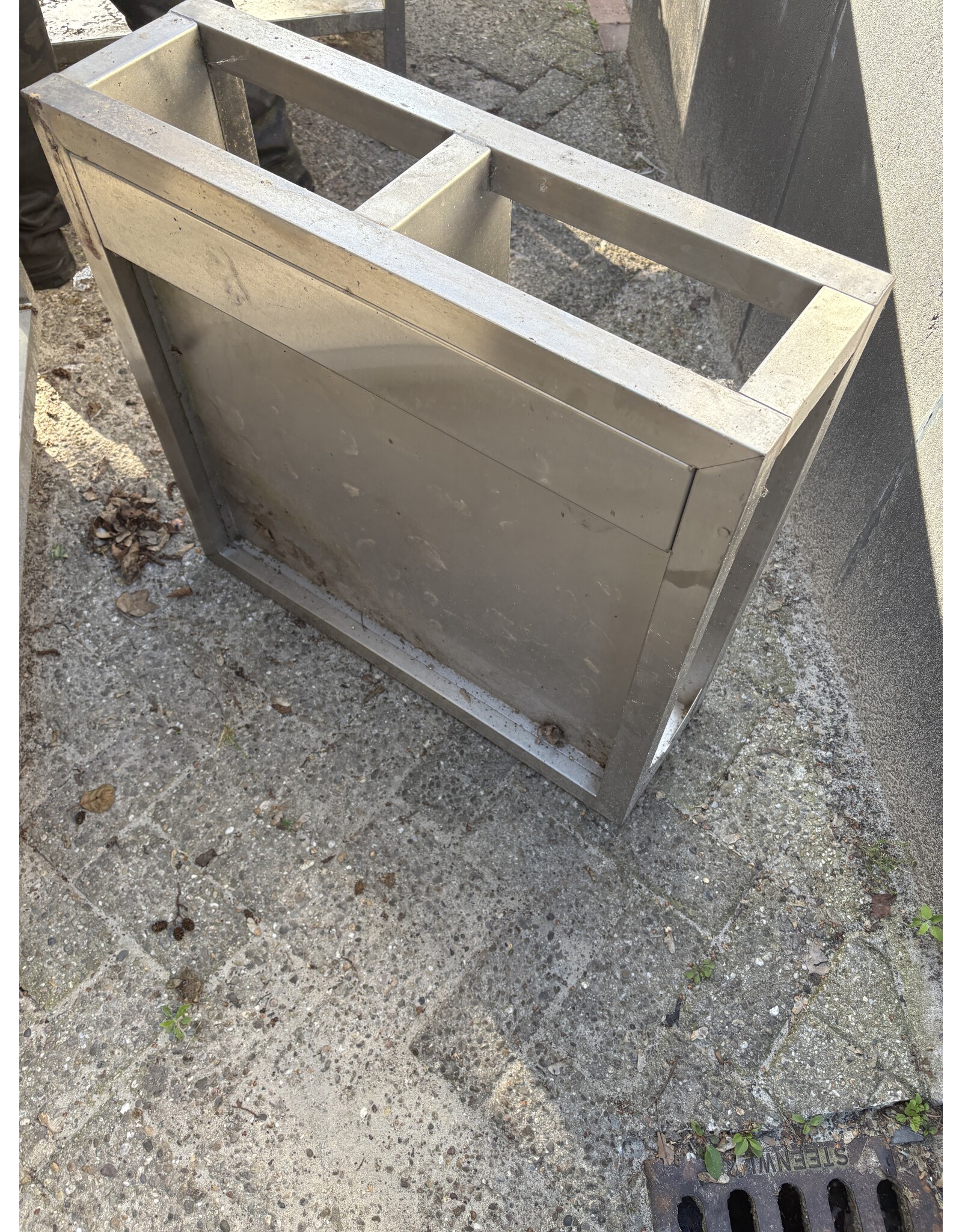 RVS Onderstel 70 x 68 x 21cm (B x D x H Wordt schoongemaakt bij levering