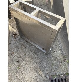 RVS Onderstel 70 x 68 x 21cm (B x D x H Wordt schoongemaakt bij levering