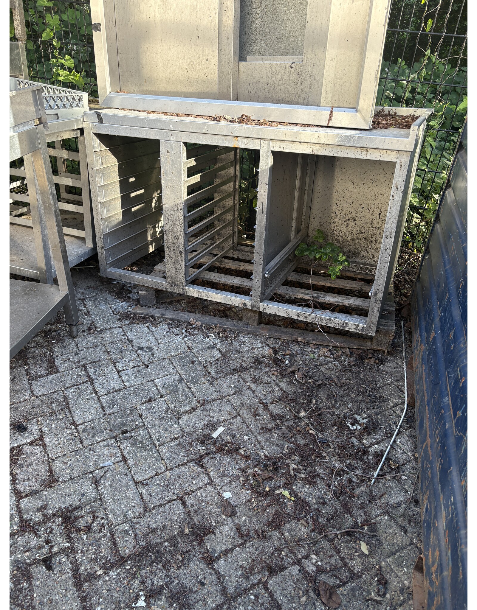RVS  Onderstel Oven 134 x 80 x 95cm (B x D x H) Wordt schoongemaakt bij levering