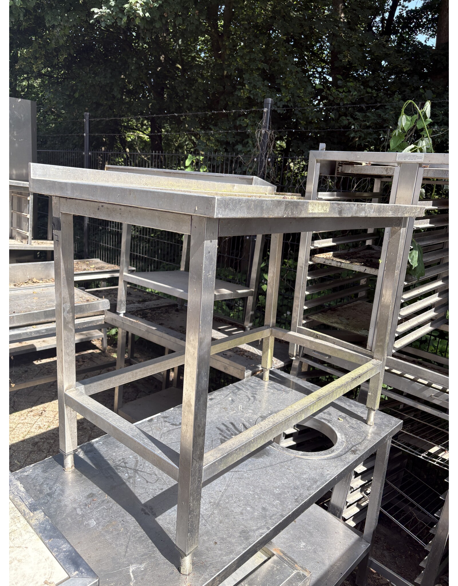 RVS Werktafel 117 x 72 x 94cm (B x D x H) Wordt schoongemaakt voor levering