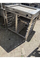 RVS onderstel met regaal 76 x 67 x 100cm (B x D x H) Wordt schoongemaakt voor levering