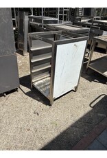 Backrost aus Edelstahl, 59 x 68 x 101 cm (B x T x H), vor Auslieferung gereinigt