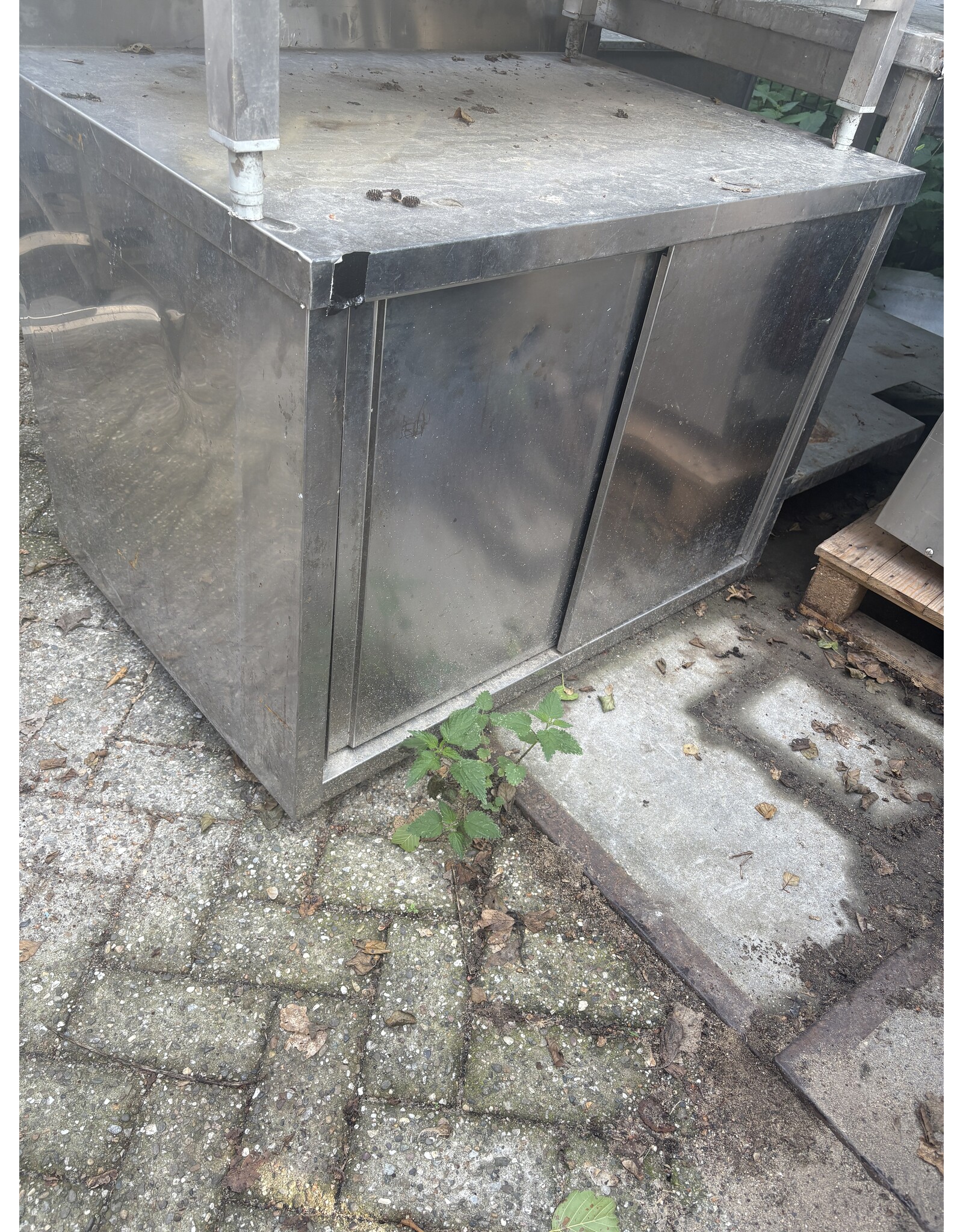 Kleiderschrank mit Schiebetüren aus Edelstahl, 100 x 70 x 82 cm (B x T x H), gereinigt bei Lieferung