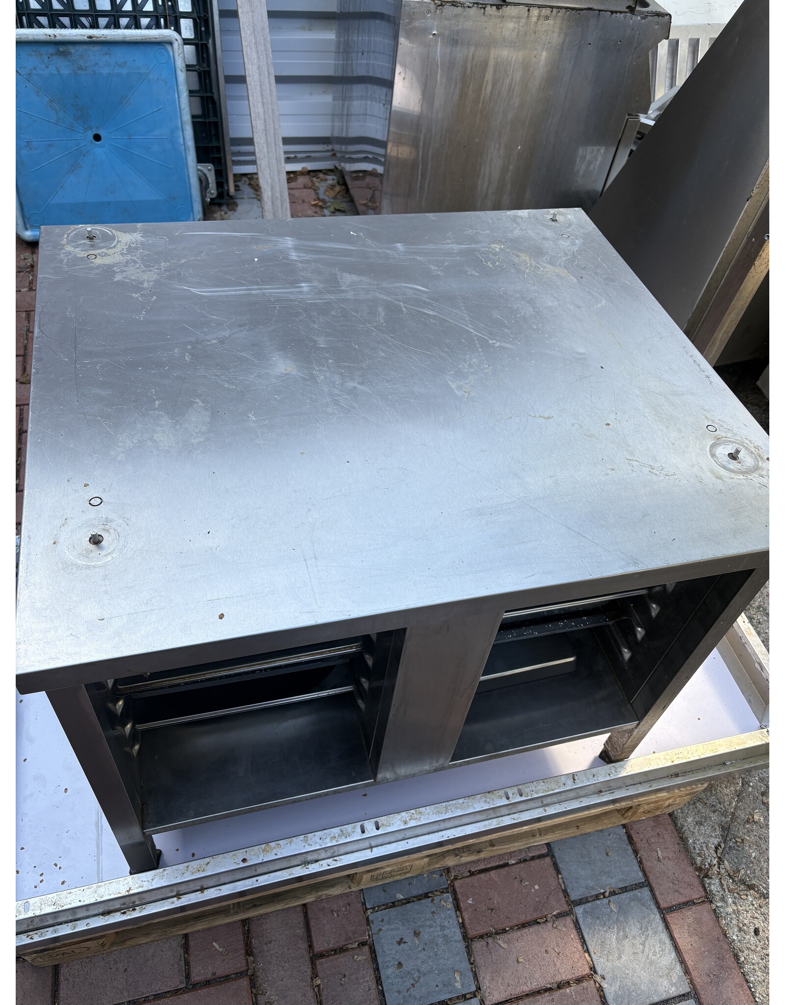 Rational RVS Onderstel Rational oven met Bakken 85 x 73 x 71cm (B x D x H) Wordt schoongemaakt voor levering
