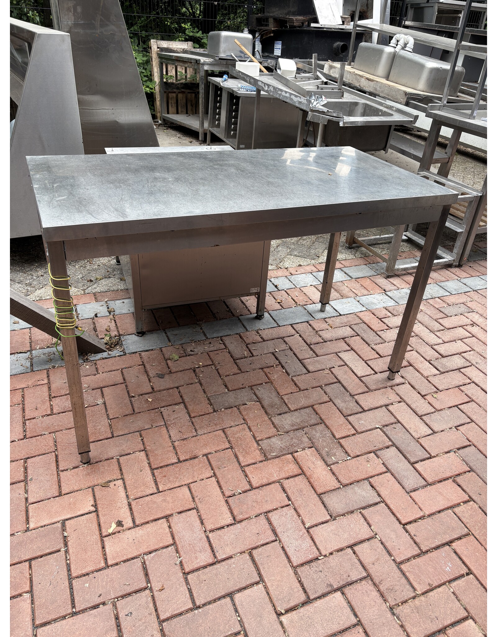 RVS WerkTafel 140 x 70 x 89cm (B x D x H) Wordt Schoongemaakt Voor Levering