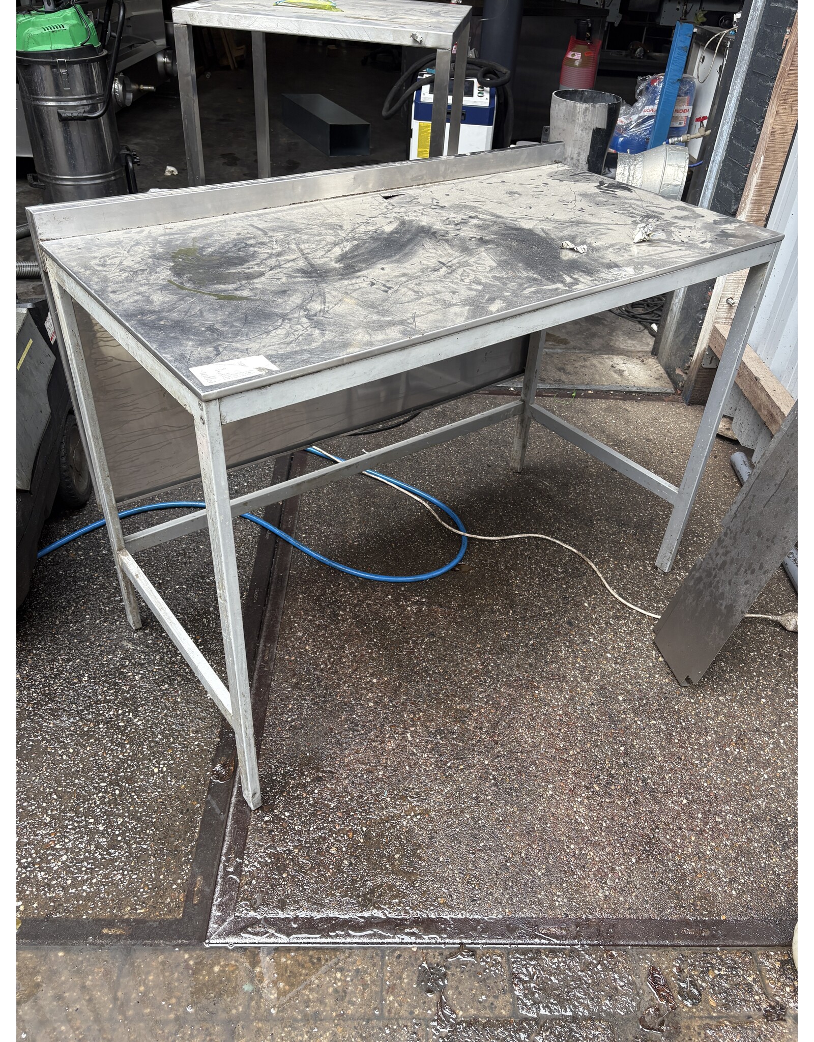 Arbeitstisch aus Edelstahl 127x65x91cm (B x T x H) Vor Auslieferung gereinigt