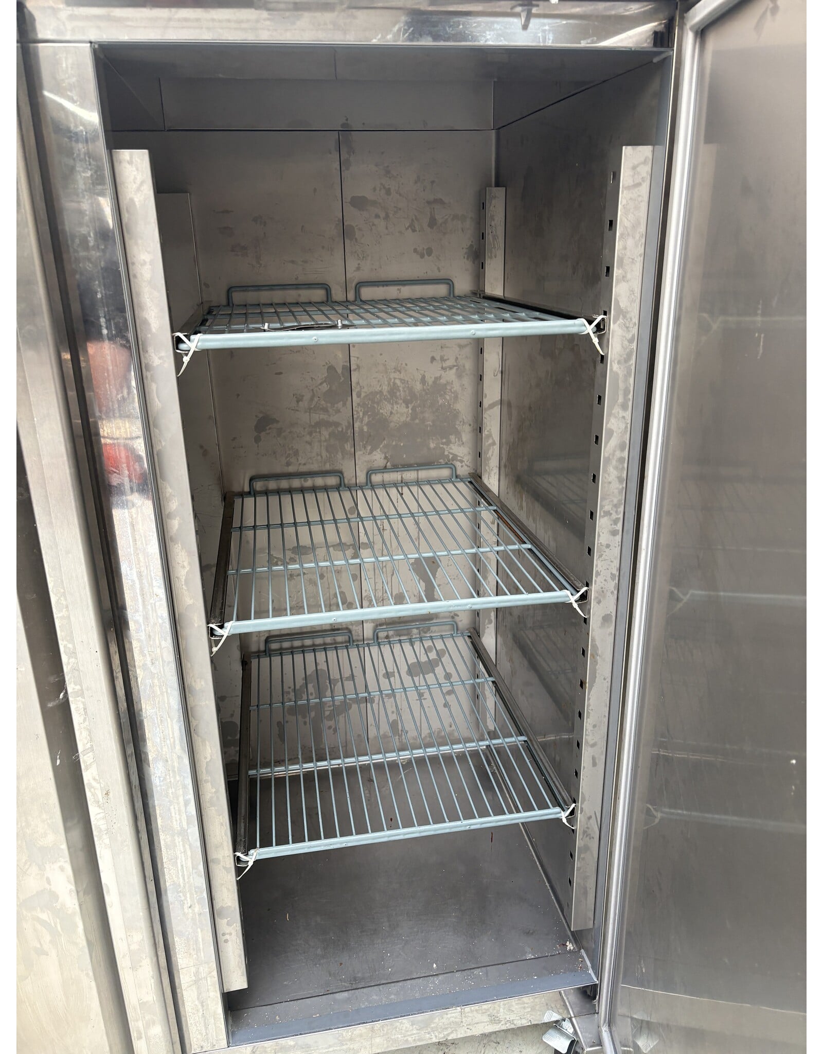 Gastro M Gastro M Doppeltür-Kühlschrank auf Rädern