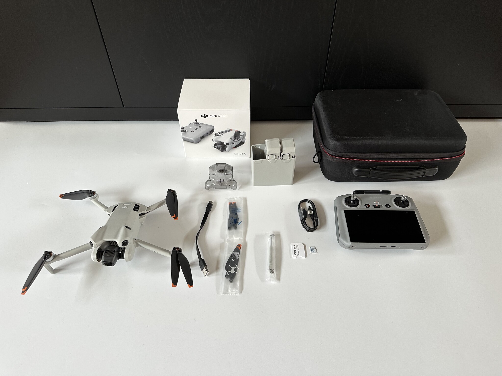 DJI DJI MINI 4 PRO + RC2 smart controller- FLY MORE - garantie - micro sd 256gb - occasion afbeelding