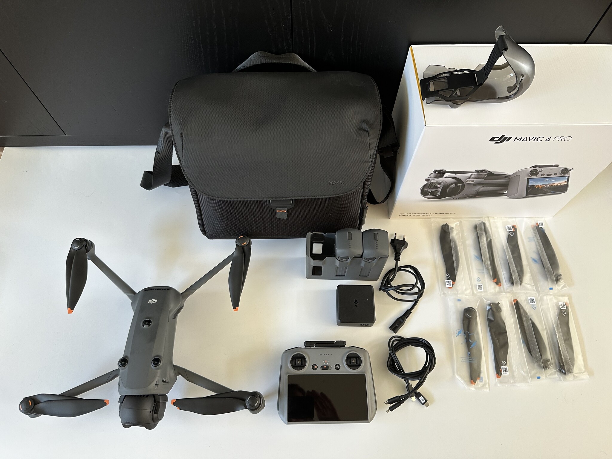 DJI DJI Mavic 4 PRO Fly More Combo - RC2 controller - nieuwstaat - occasion afbeelding