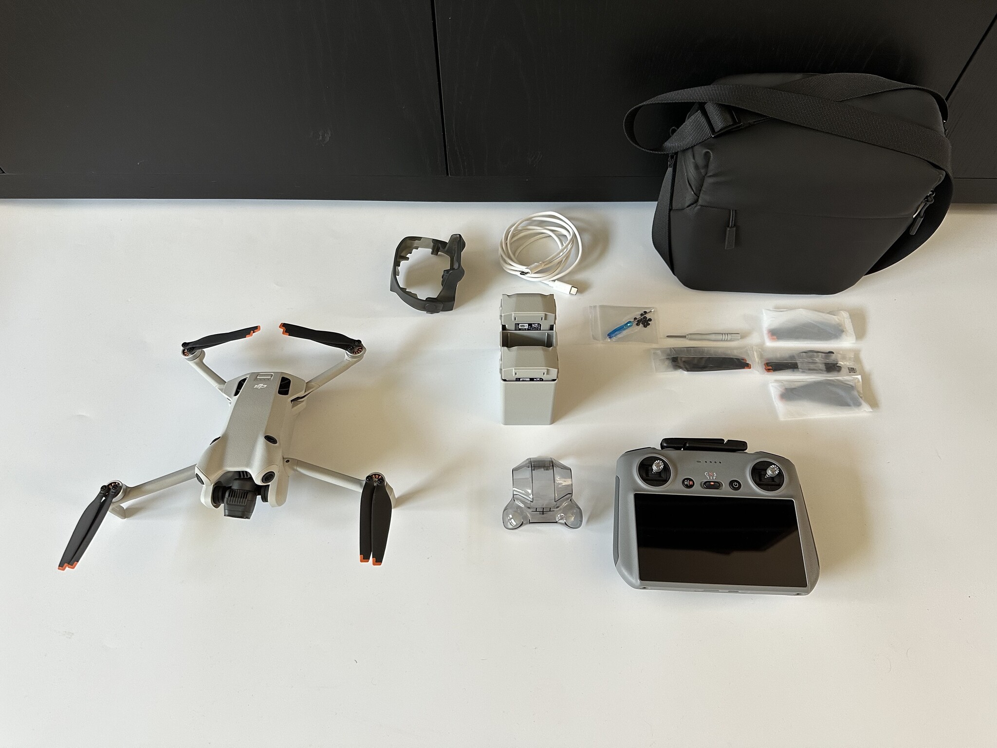 DJI DJI MINI 4 PRO Smart controller- FLY MORE - CARE- occasion afbeelding