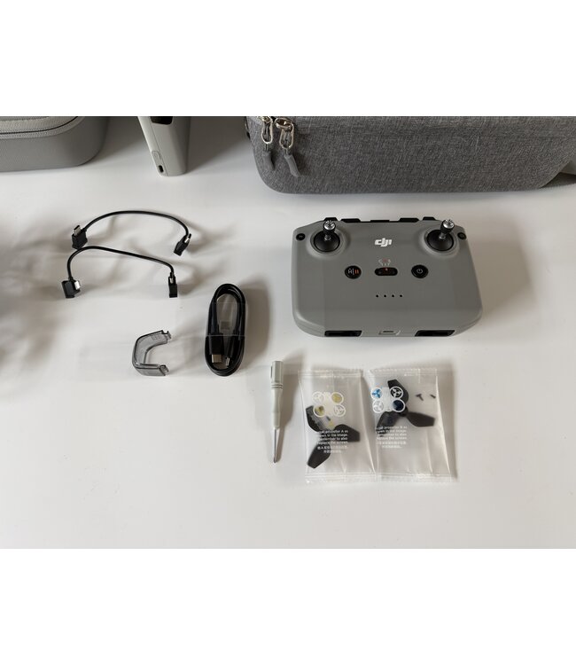 DJI NEO Fly More Combo met rc n3 controller bijna volledig nieuw incl koffertjes