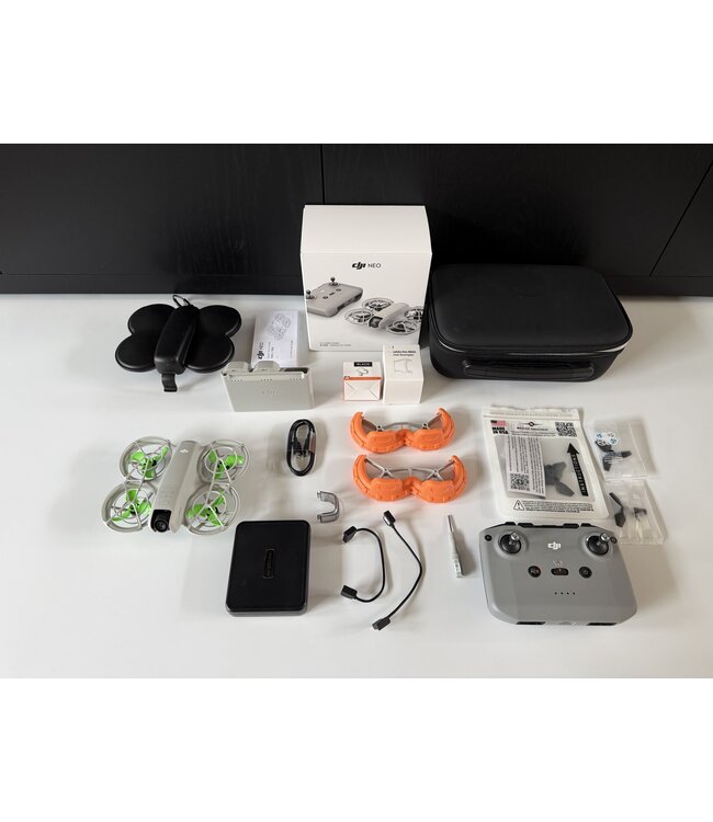 DJI NEO Fly More Combo met veel extra's - jong gebruikt