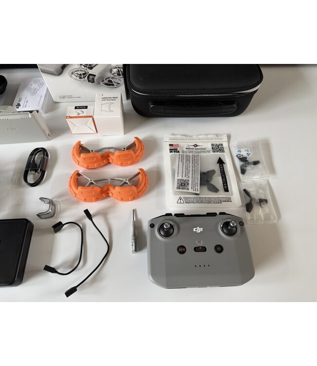DJI NEO Fly More Combo met veel extra's - jong gebruikt