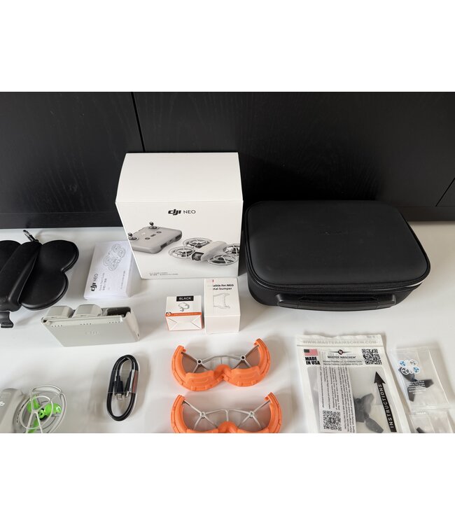 DJI NEO Fly More Combo met veel extra's - jong gebruikt