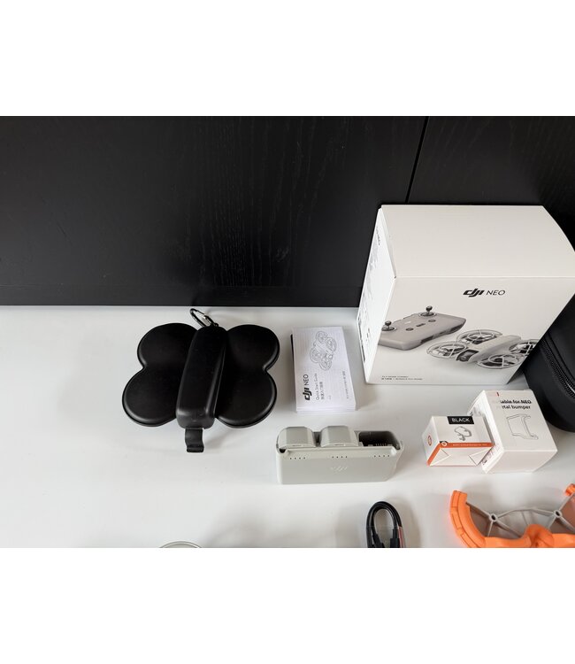 DJI NEO Fly More Combo met veel extra's - jong gebruikt