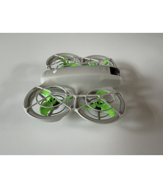 DJI NEO Fly More Combo met veel extra's - jong gebruikt