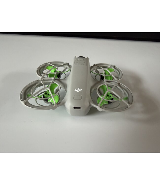 DJI NEO Fly More Combo met veel extra's - jong gebruikt
