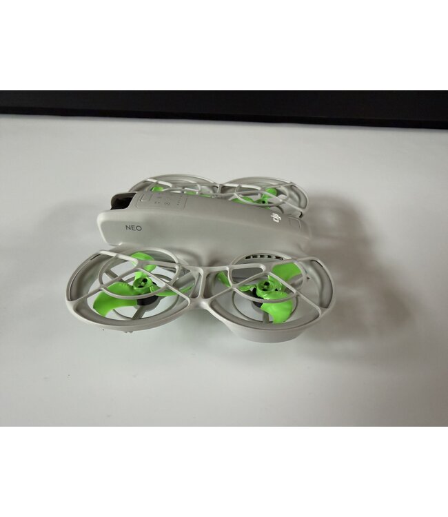 DJI NEO Fly More Combo met veel extra's - jong gebruikt