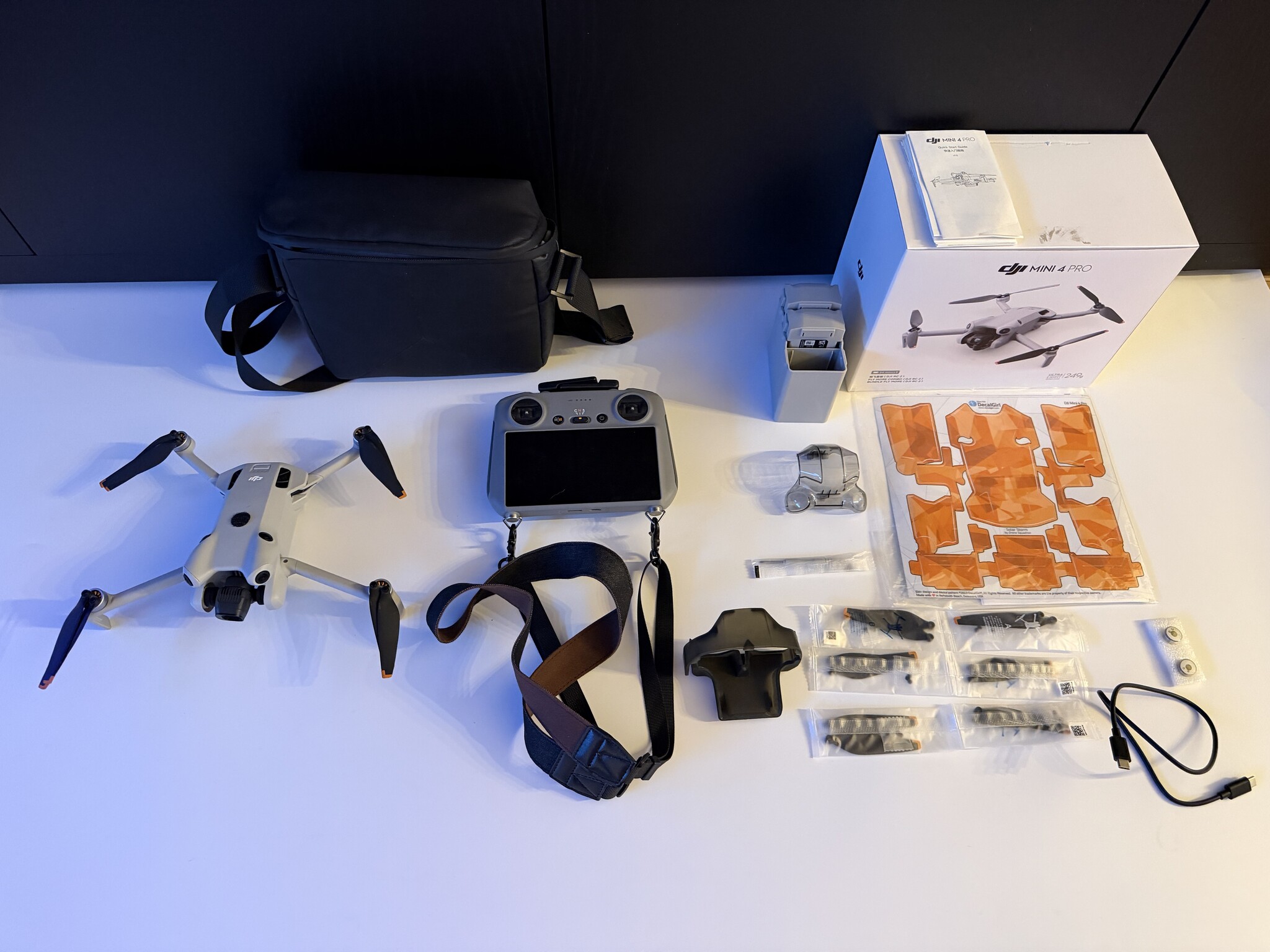 DJI DJI MINI 4 PRO Smart controller FMC- lichte gebruikerssporen