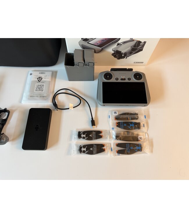 DJI MINI 5 PRO Smart controller FMC- nieuwstaat