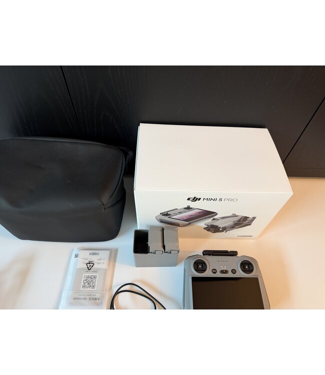 DJI MINI 5 PRO Smart controller FMC- nieuwstaat