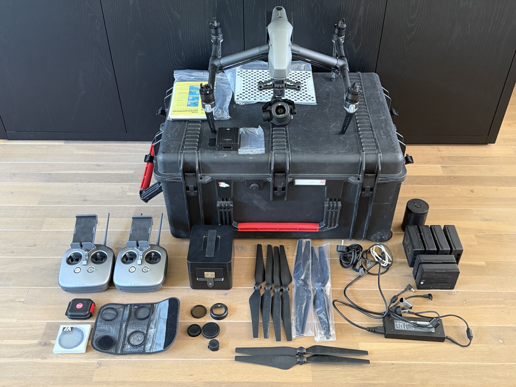 DJI DJI Inspire 2 x7 zenmuse- dual contr.-8 accu's-nieuw staat-peli case