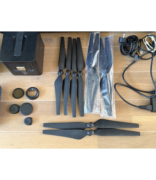 DJI Inspire 2 x7 zenmuse- dual contr.-8 accu's-nieuw staat-peli case