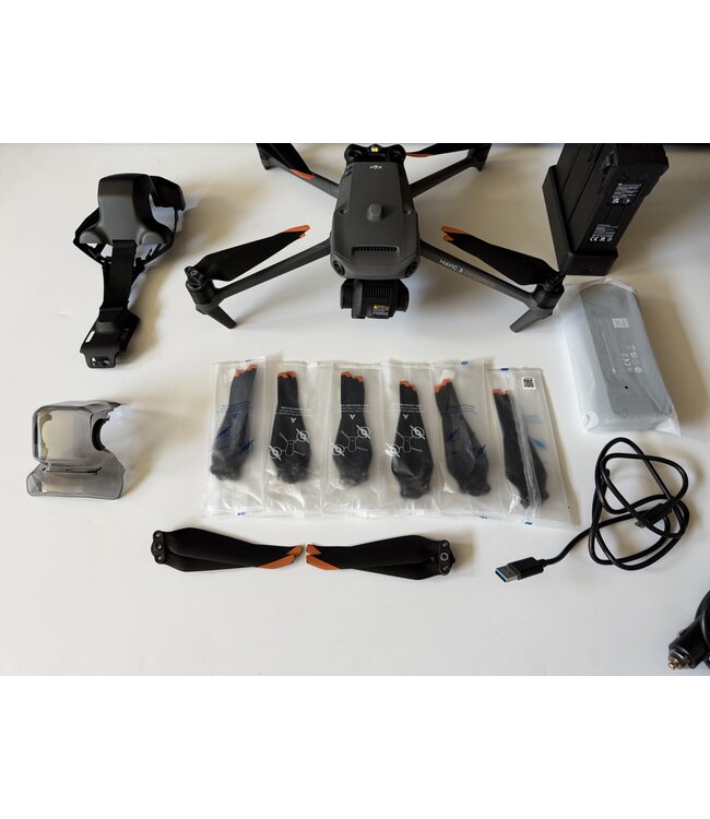 DJI Mavic 3 Thermal fly more combo (4 accu’s) - Reburbished