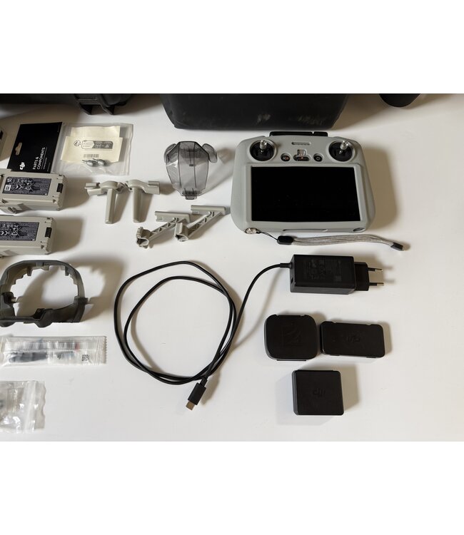 DJI MINI 4 PRO Smart controller FMC, 6 accu's - nieuwstaat - garantie + diverse nd filters