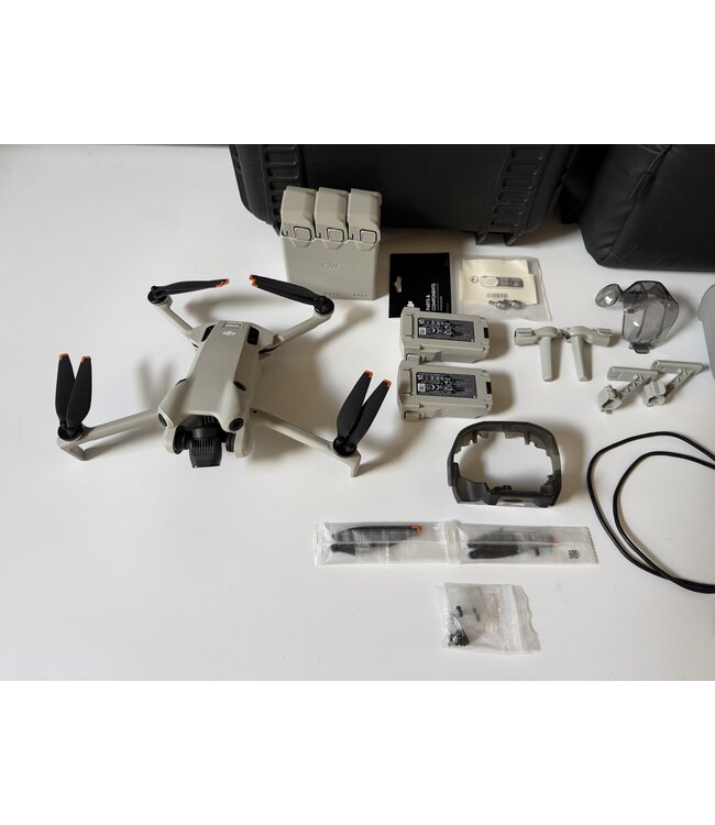 DJI MINI 4 PRO Smart controller FMC, 6 accu's - nieuwstaat - garantie + diverse nd filters