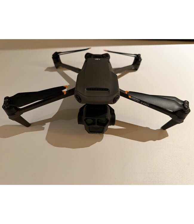 DJI MAVIC 3 PRO FMC met RC PRO controller (garantie)  gebruikt