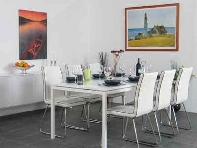 Eetkamerset Peak 2 , tafel met 6 witte stoelen