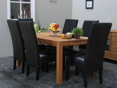 Eiken eettafel massief met 6 zwarte stoelen Giessen