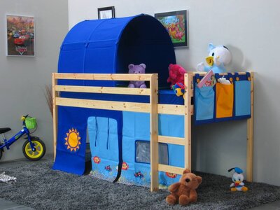 Blauw katoenen opbergtas voor aan het bed