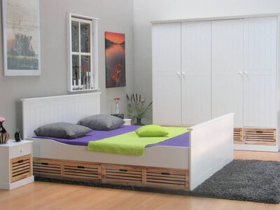 Complete slaapkamer wit met paulowniahouten accenten Rianne