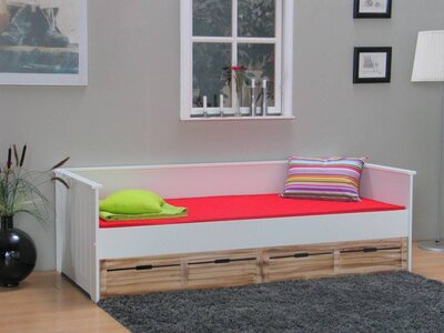 Witte bedbank met onderschuifbed van paulowniahout Rianne