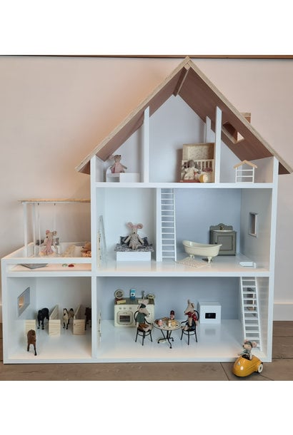 Poppenhuis met aanbouw met veranda en paarden stalletjes