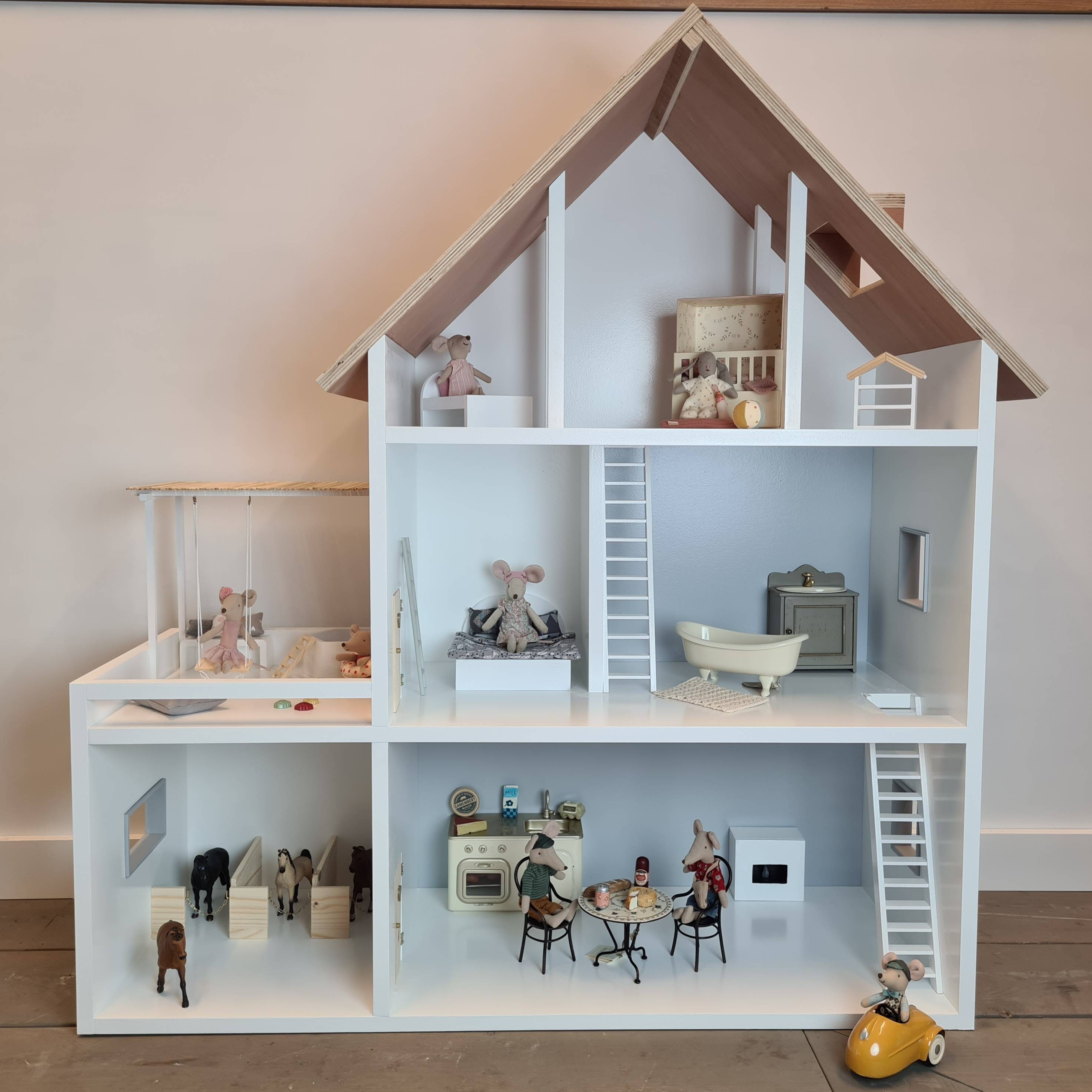 voorwoord Gastheer van Hick Poppenhuis Design - Project Dollhouse