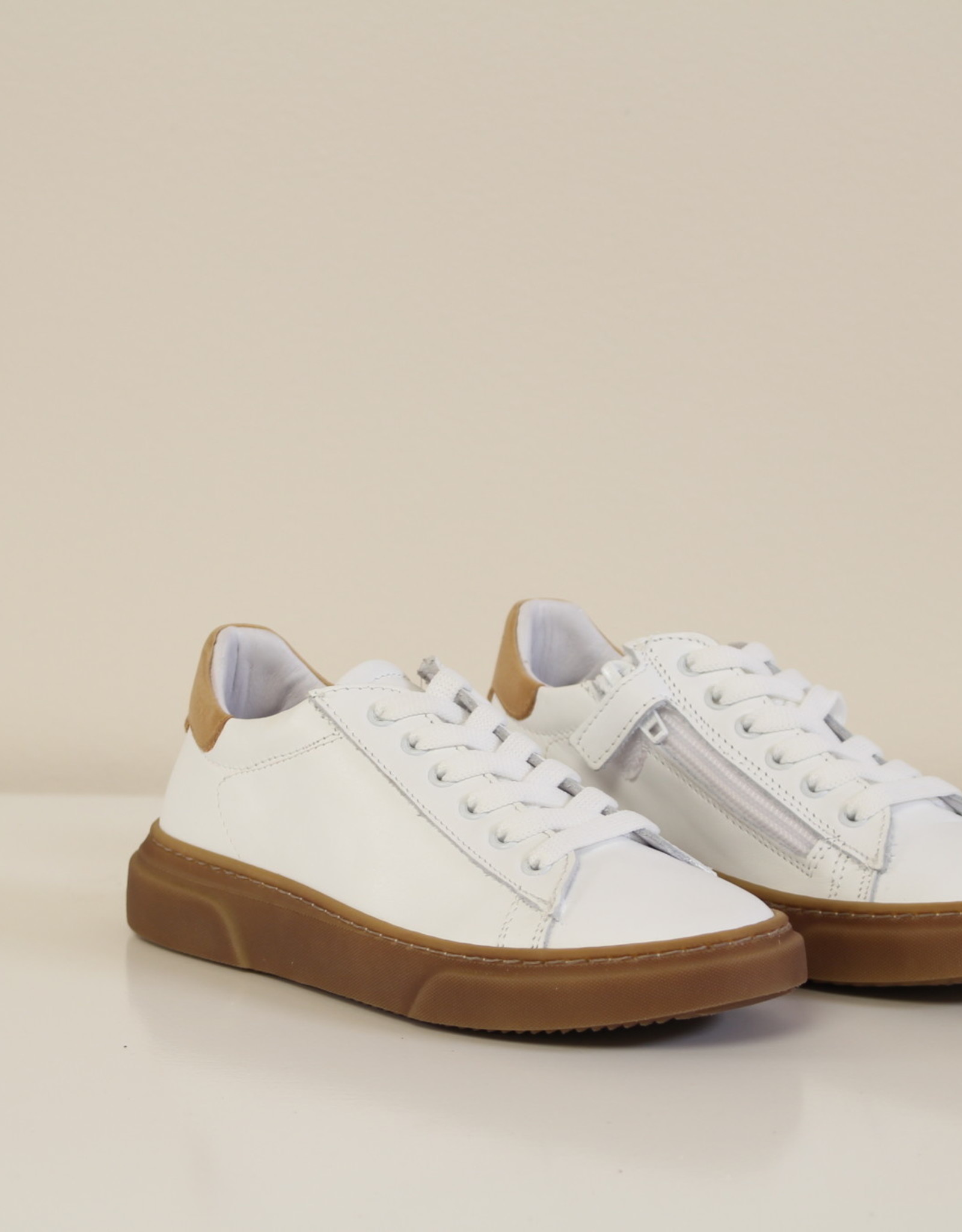 Triboo 8554 witte sneaker donkere zool - Benjamine