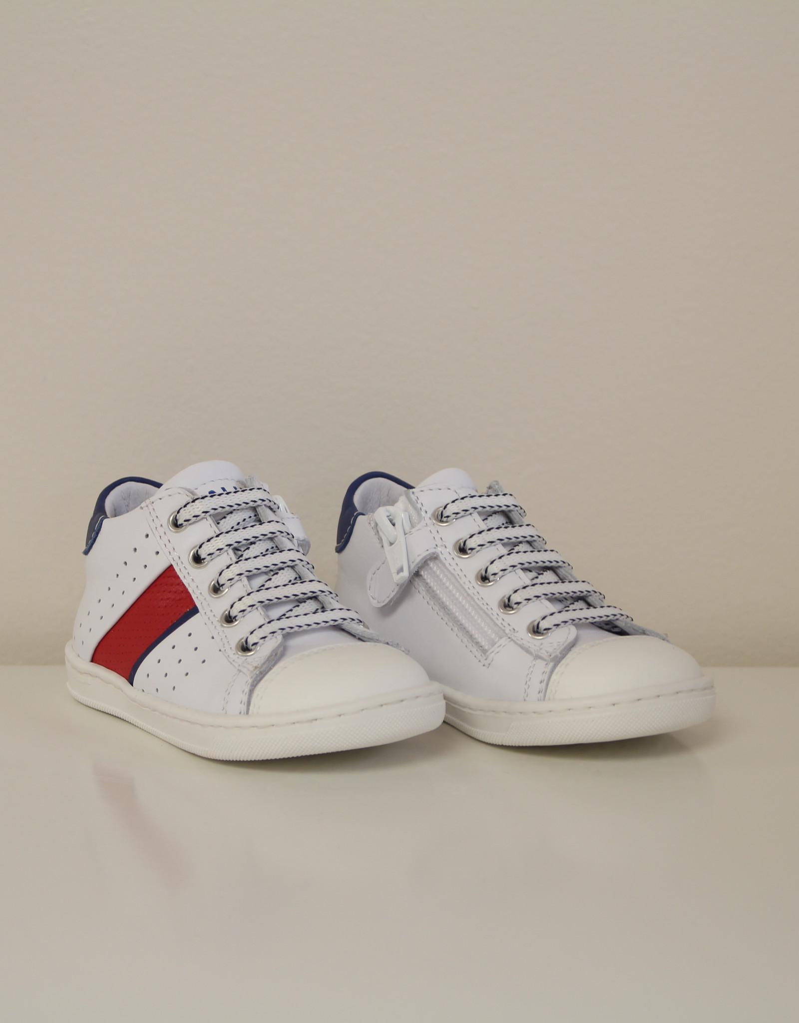 Maripé – 28545 – Wit leren sneaker met rood accent – Elias Shoes – Schoenen  webshop