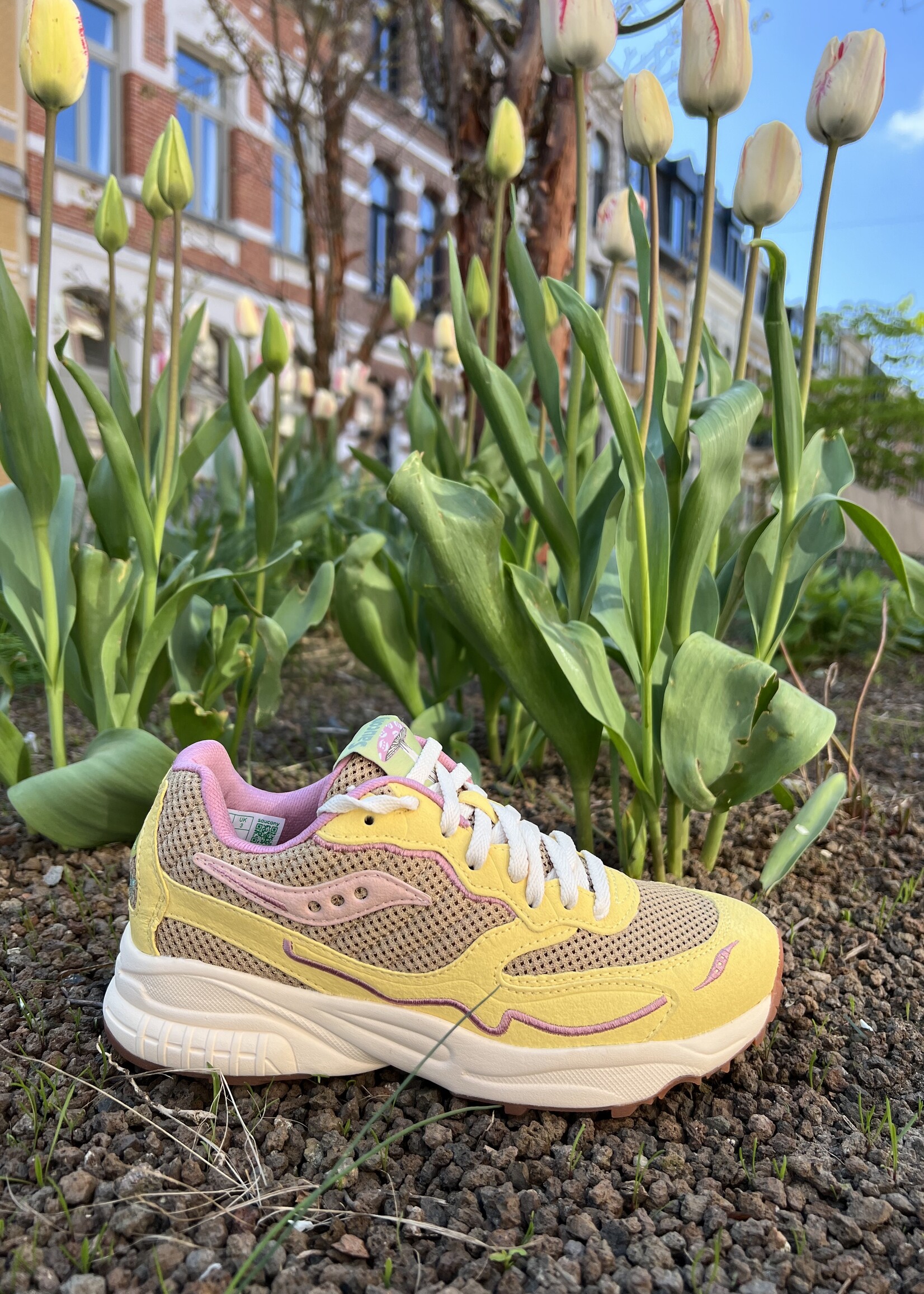 Saucony 3D grid hurricane tan yellow