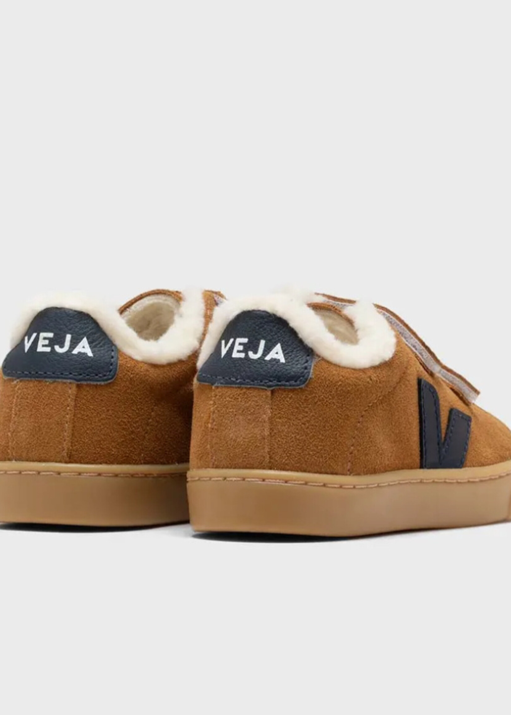 VEJA small esplar winter suede camel nautico fur