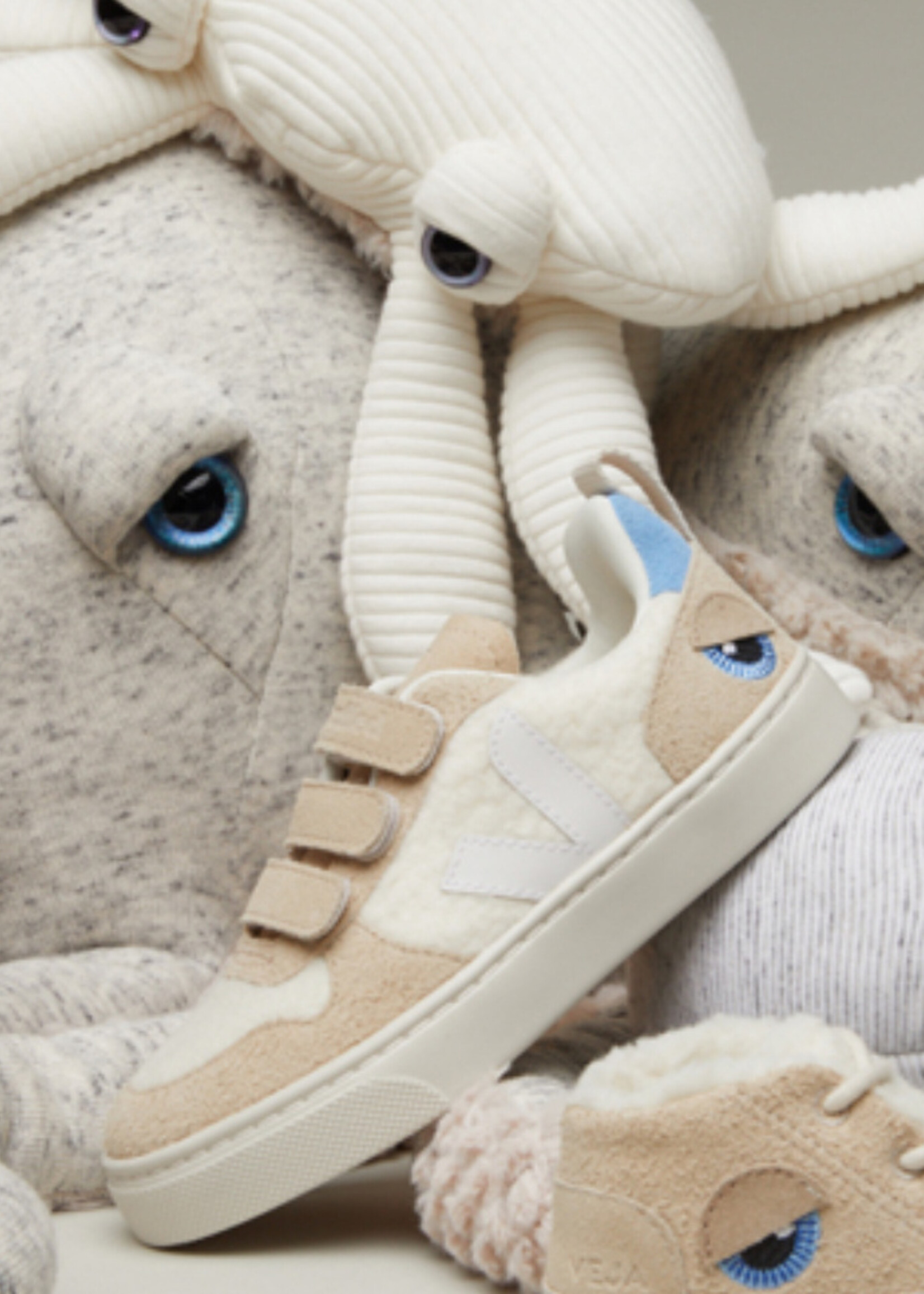 VEJA small V-10 fl bigstuffed pure white