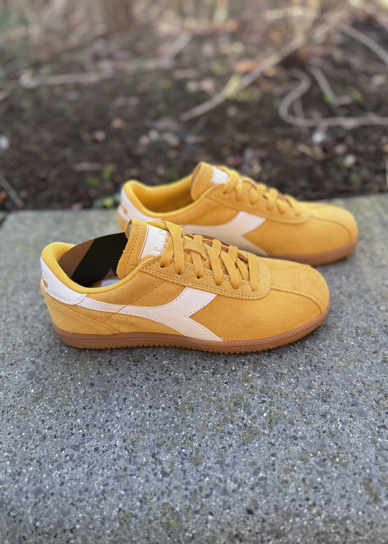 Diadora Tokyo yellow