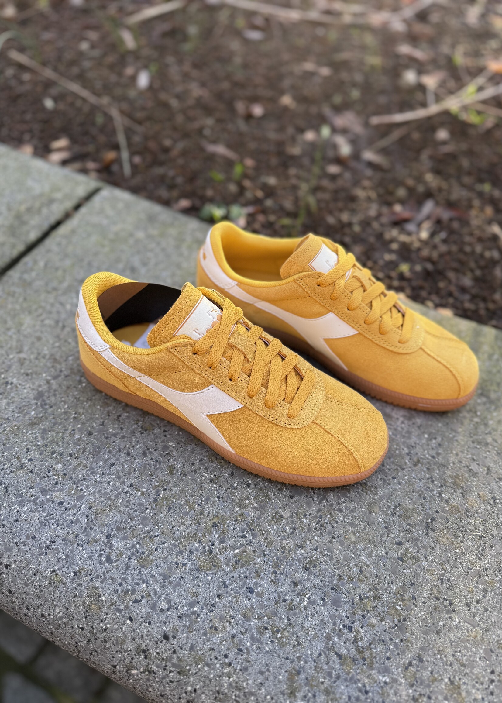 Diadora Tokyo yellow