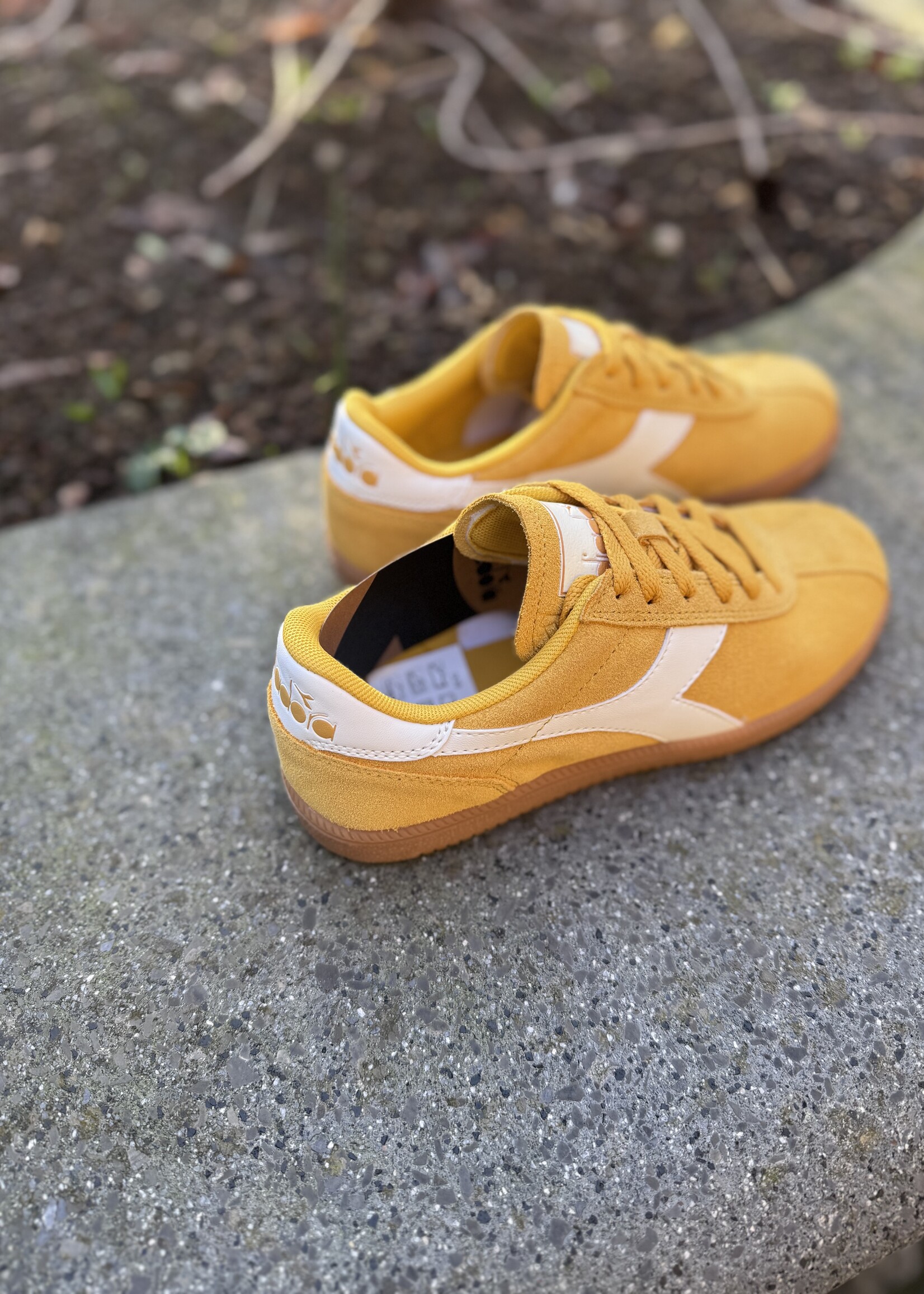 Diadora Tokyo yellow