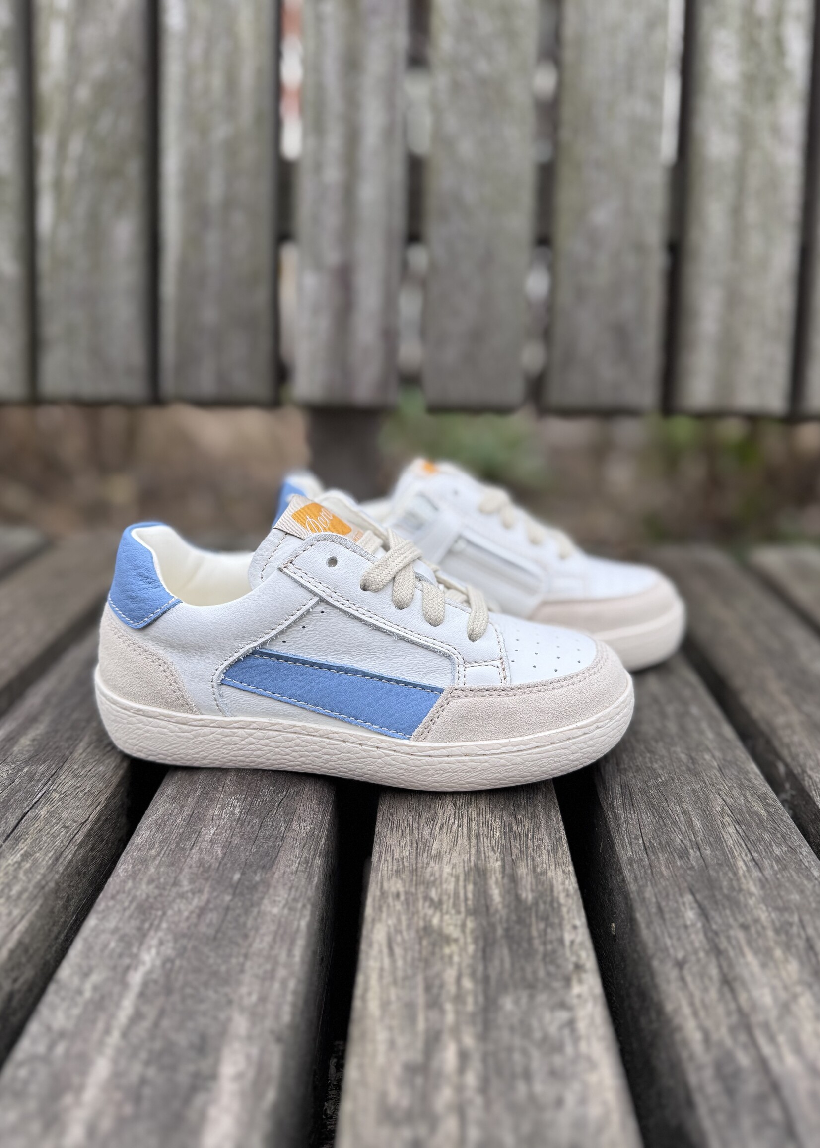 Ocra 974 sneaker yoghurt lichtblauw