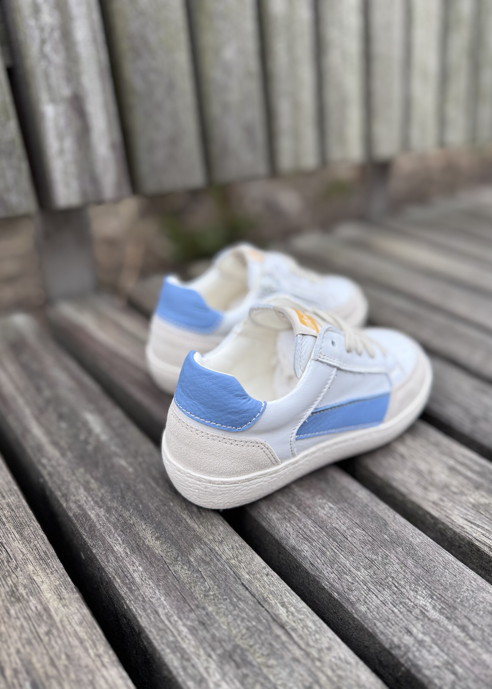 Ocra 974 sneaker yoghurt lichtblauw
